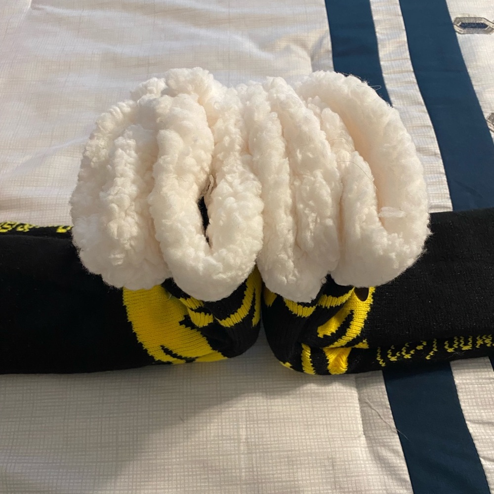Batman & Seinfeld—3 Sherpa Slipper Sock Bundle - Picture 5 of 11